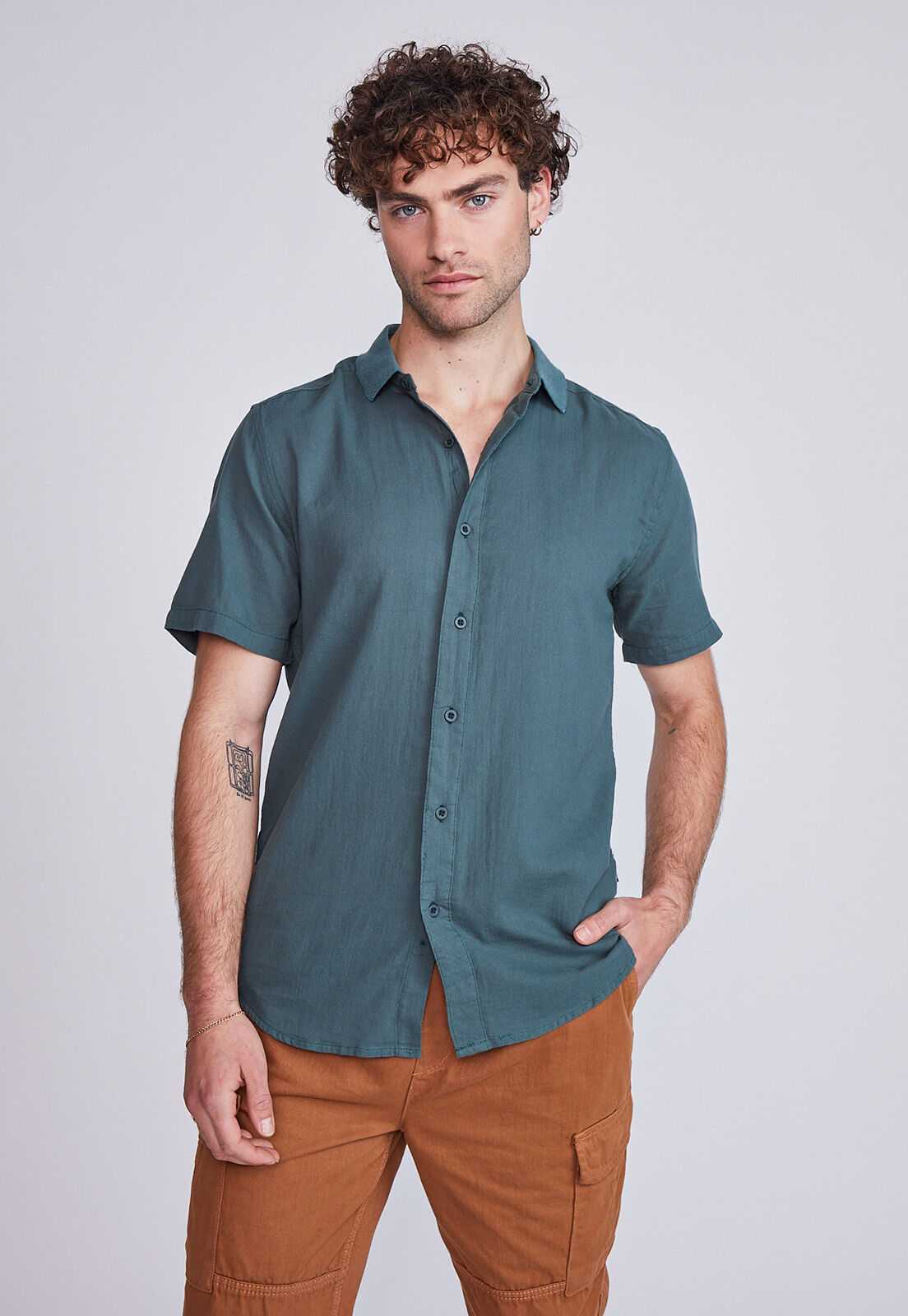 Moda short con camisa hombre deals