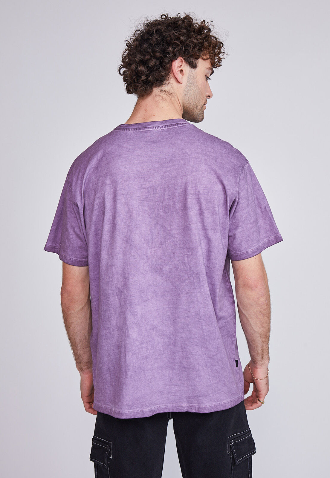 SIOUX JEANS Moda y Tendencia SIOUX JEANS Compre Polera Hombre Grafiti Lila Sioux Por CLP 4990 SIOUX JEANS
