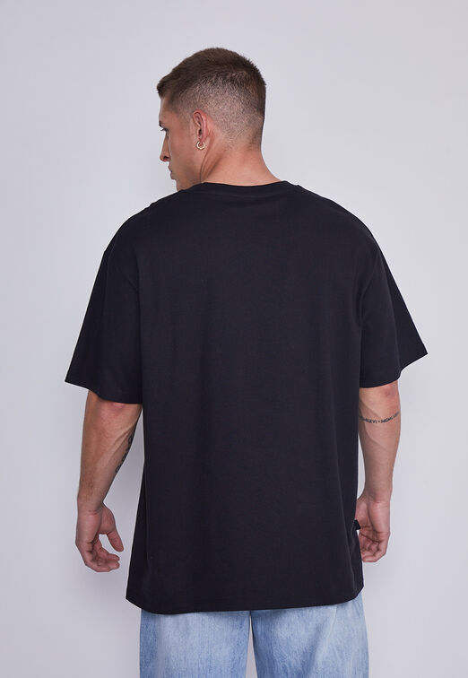 Polera Hombre Negro Letras Goticas Sioux