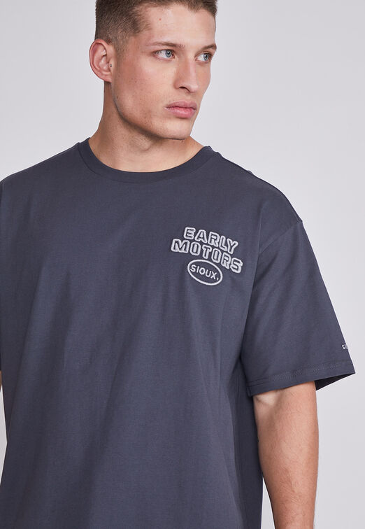 Polera Hombre Gris Motors Relieve Sioux