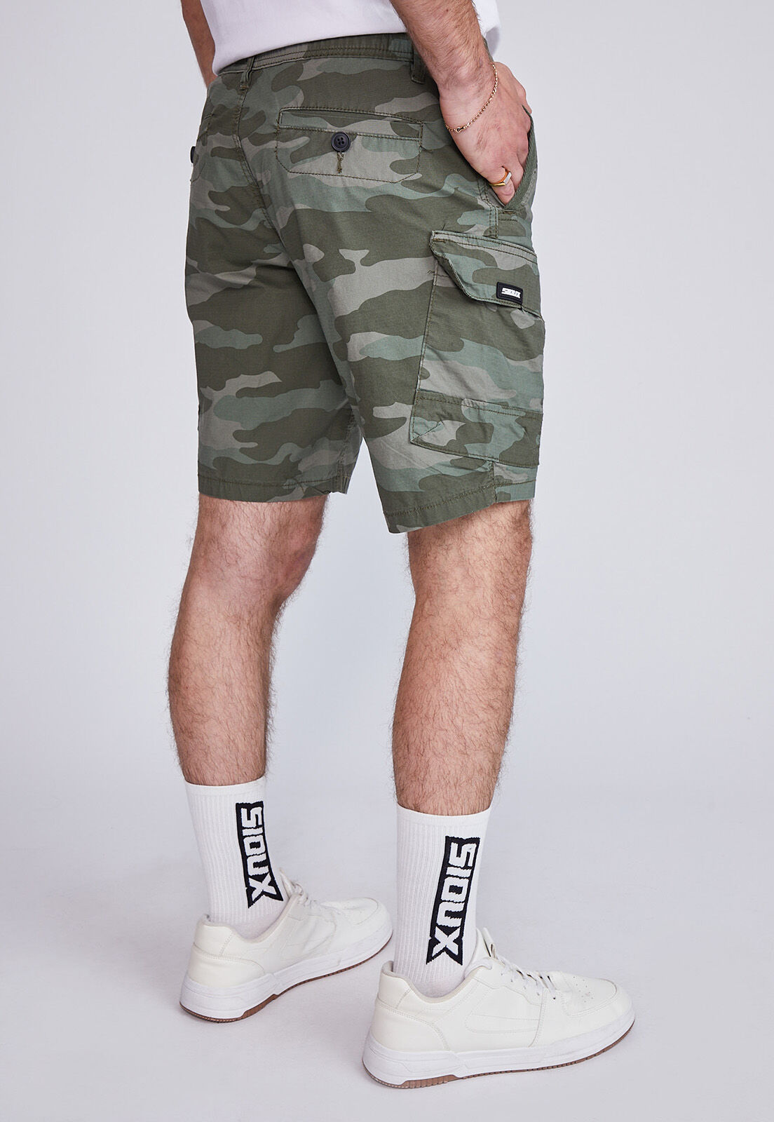 Bermuda camuflaje hombre 2025