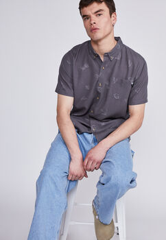Camisa Hombre Gris Hojas Sioux