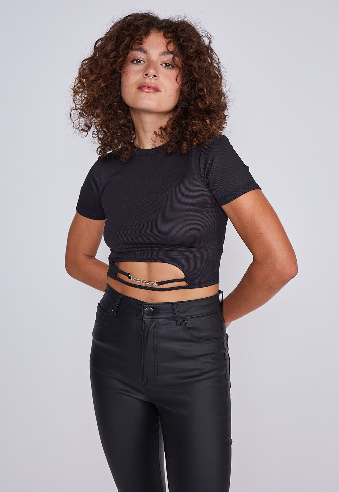 SIOUX JEANS Moda y Tendencia SIOUX JEANS Compre Polera Mujer Tiras Metal Negro Sioux Por CLP 4990 SIOUX JEANS