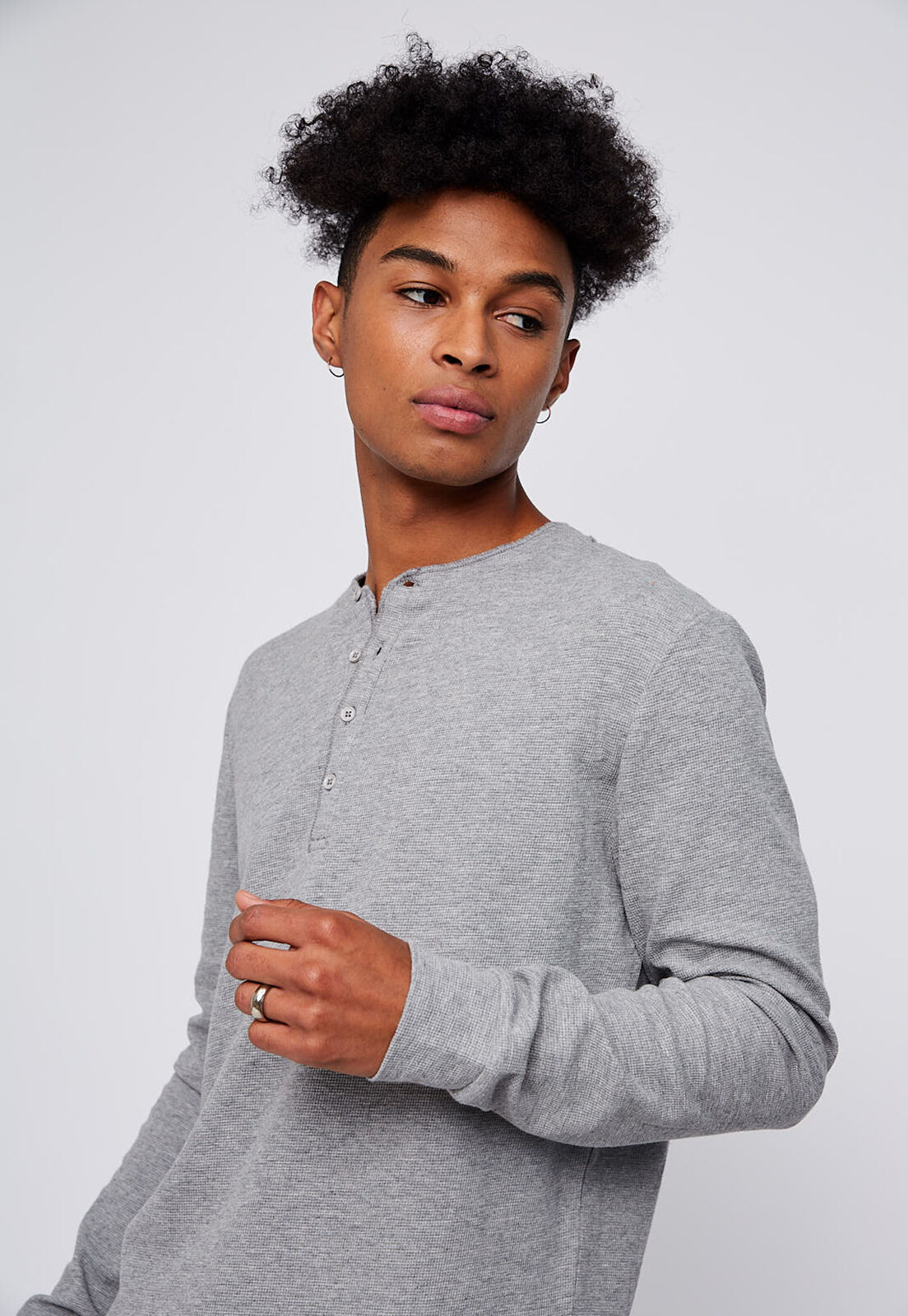 SIOUX JEANS Moda y Tendencia SIOUX JEANS Compre Polera Cuello Mao Gris Sioux Por CLP 16990 SIOUX JEANS