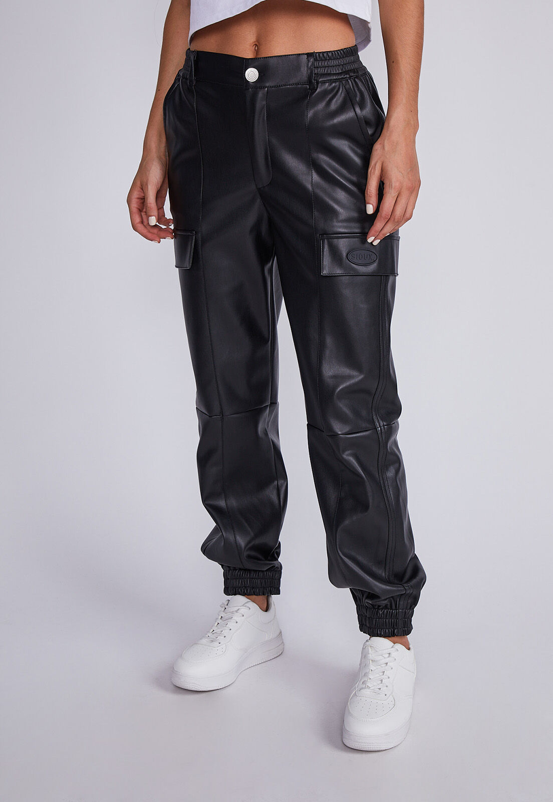SIOUX JEANS Moda y Tendencia SIOUX JEANS Compre Pantalon Mujer Negro Jogger Eco Cuero Sioux Por CLP 16990 SIOUX JEANS